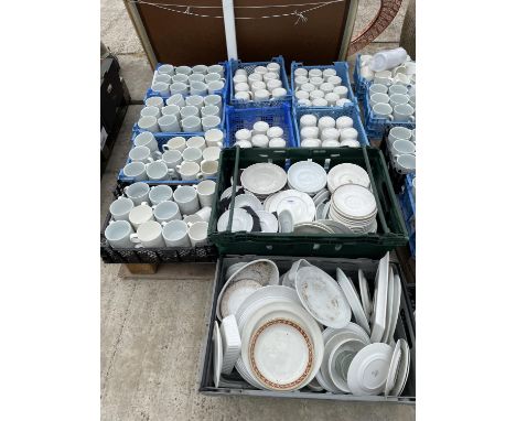AN ASSORTMENT OF CATERING CLEARANCE ITEMS TO INCLUDE CERAMIC CUPS AND SAUCERS ETC 