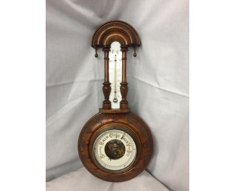 A DECORTIVE WALL BAROMETER WITH THERMOMETER A/F CRACKED GLASS ACROSS THE THERMOMETER 