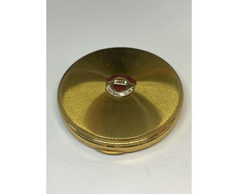 A MANCHESTER UNITED POWDER COMPACT 