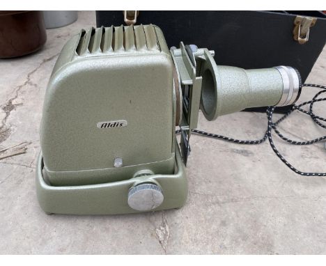 A VINTAGE ALDIS PROJECTOR WITH CARRY CASE 