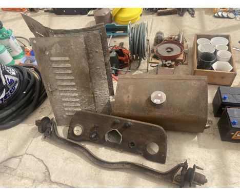 AN ASSORTMENT OF VINTAGE AUTOMOBILE ITEMS TO INCLUDE A FUEL TANK, DASHBOARD AND AXEL ETC BELIEVED TO BE FROM A 1927 MORRIS CO