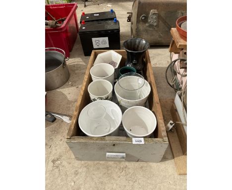 AN ASSORTMENT OF CERAMIC PLANT POTS AND VASES 