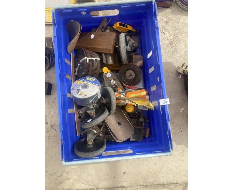AN ASSORTMENT OF HARDWARE AND TOOLS TO INCLUDE CUTTING DISCS, WOOD PLANES AND TROLLEY WHEELS ETC 