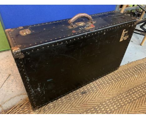 A VINTAGE TRAVELLING WARDROBE CHEST 