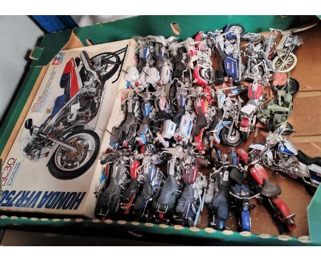 A Honda R-C 30 1/12 scale motorbike kit, boxed; a large quantity of vintage model motorbikes 