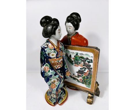 A Chinese ceramic famille verte group of two traditionally dressed women with screen between them, height 28.5cm 