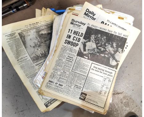 A selection of various collectable ephemera including Manchester united air disaster newspapers, 1958 Man United cup news, Su