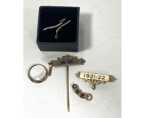 A 9ct hallmarked ring (no stones); a yellow metal part chain (3.4gms); a pair of elongated earrings, 2 silver gilt Masonic ba