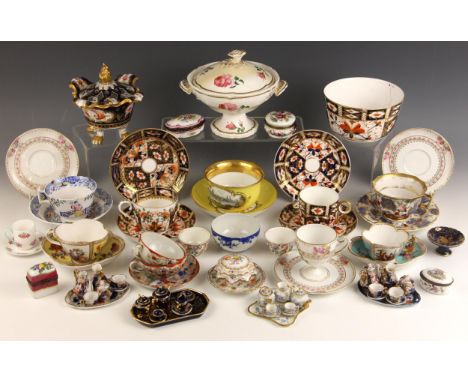A collection of British and Continental porcelain, 19th century and later, to include a Dresden breakfast cup and saucer, pai