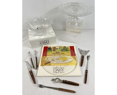 A collection of vintage &amp; modern glass and table ware. Comprising: 2 boxed Dartington Daisy collection items - a bowl and