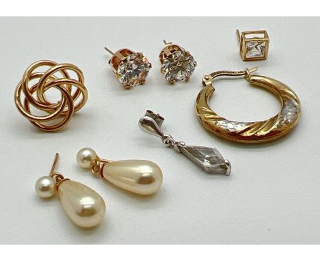 A small collection of 2 pairs and single earrings. Mostly 9ct gold. To include faux pearl drops and stone set studs. Marked o