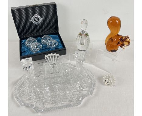 A collection of vintage &amp; modern glass &amp; crystal items. To include: boxed set of 4 Edinburgh crystal napkin rings, We