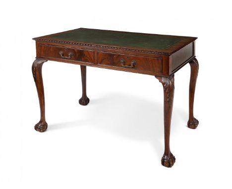 Chippendale style bureau dame / office table, England, XVIII century.In mahogany.Measurements: 77 x 108 x 64 cm.Rococo table 