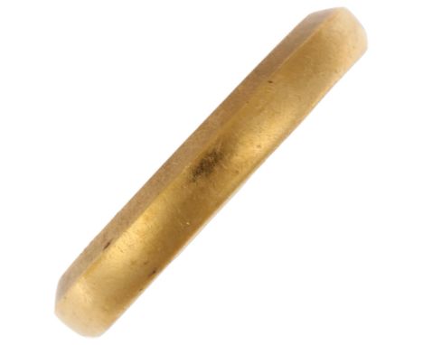 An early 20th century 22ct gold wedding band ring, maker EK, London 1917, band width 3.3mm, size O/P, 3.7gNo damage or repair