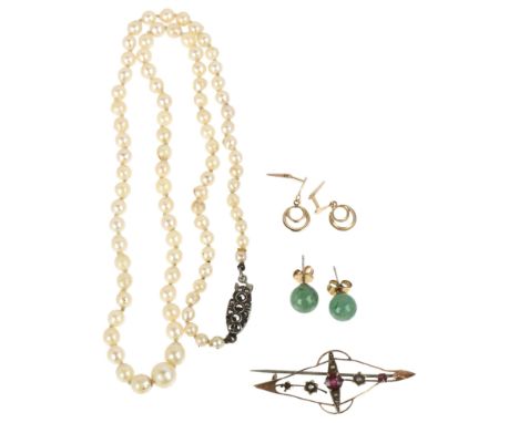 Various jewellery, including Art Nouveau 9ct gold openwork brooch, jade earrings etcLot sold as seen unless specific item(s) 