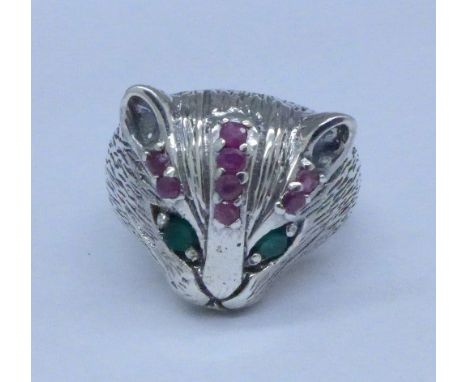 A modern 925 silver, ruby and emerald set cat ring, P