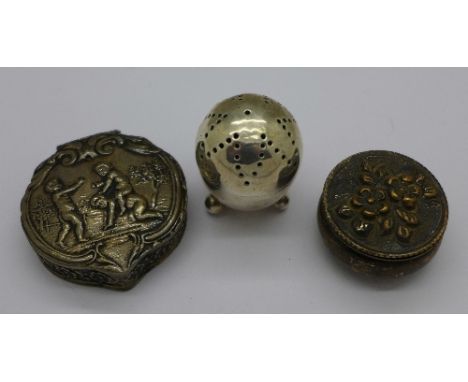 A continental silver trinket box, silver salt pot and a silver pill box, 64g