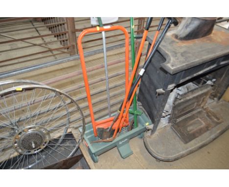 A quantity of gardening tools 