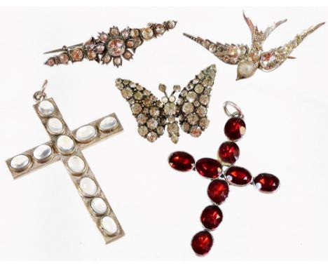 A quantity of Victorian and later jewellery, to include a silver gilt bar brooch, with floral design centre, and white stone 