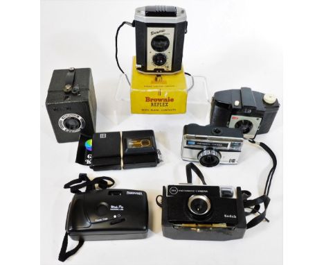 Various camera equipment, cameras, etc. Kodak Disc 6000, Kodak Cresta Brownie, 8cm W, etc.  (a quantity)