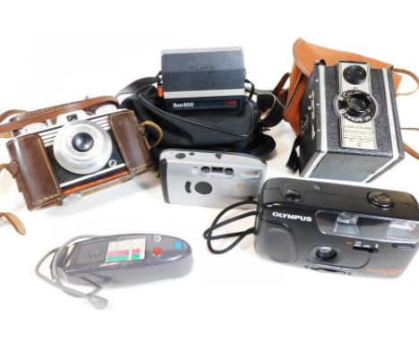 Various cameras, a Vario lens, 7cm H, in fitted case, Olympus camera, various others, etc. (a quantity)