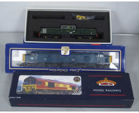 A Dapol 'OO' Gauge/4mm Ref No 17071 Class 17 Bo-Bo Diesel Locomotive, BR green R/No D8612, plus a Bachmann Ref No 32-730 clas