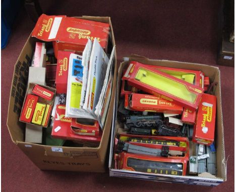 A Quantity of Predominantly Triang "OO" Gauge Model Railway Items, to include 4-6-2 locomotive 'Princess Elizabeth' R/No 4620
