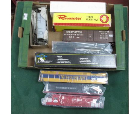 Five 'O' Gauge/7mm Items of U.S.A Outline Rolling Stock by Atlas, Rivarossi etc, box vans, hopper, plus a Weaver 57 foot Penn