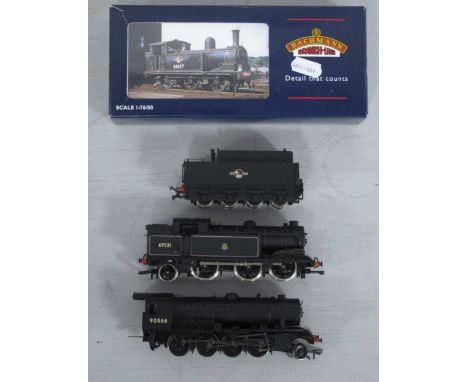 Three OO Gauge/4mm BR Black Steam Locomotives, comprising a Bachmann 2-8-0 Class 8F with eight wheel tender, R.No. 90566 - un