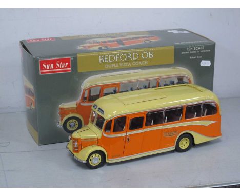 A Sun Star 1:24th Scale #5001 diecast model 1947 Bedford OB Duple Vista Coach - FDK 571 Yelloway Motor Services, certified No