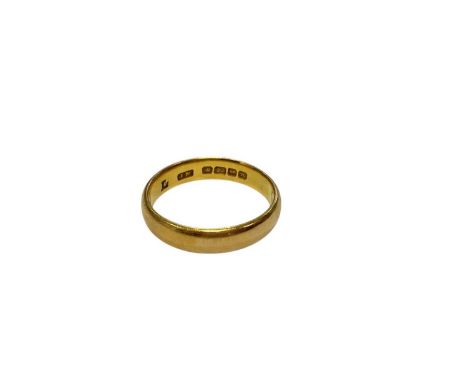 22ct gold wedding ring (Birmingham 1925), size O½Weight 4.8 grams 