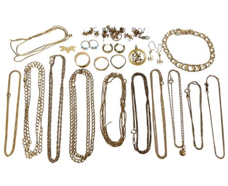 Collection of 9ct gold jewellery to include various chains, pendants, three rings, bracelet, hoop earrings and a group of yel