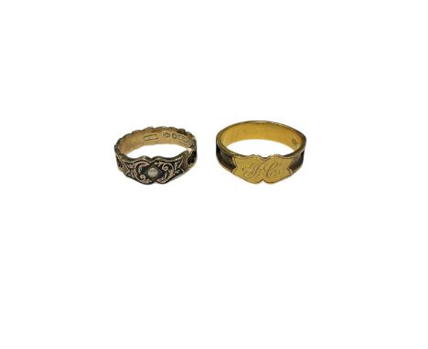 Victorian 9ct gold mourning ring with a single seed pearl, enamel decoration and engraved pierced panels revealing woven hair