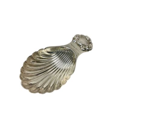 Victorian style silver caddy spoon with shell shaped handle and scallop bowl (Birmingham 1970), 21.2 grams