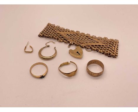 9ct gold gate bracelet, three 9ct gold rings and two odd earrings (one marked 9ct, the other unmarked)The 9ct gold weighs 34.