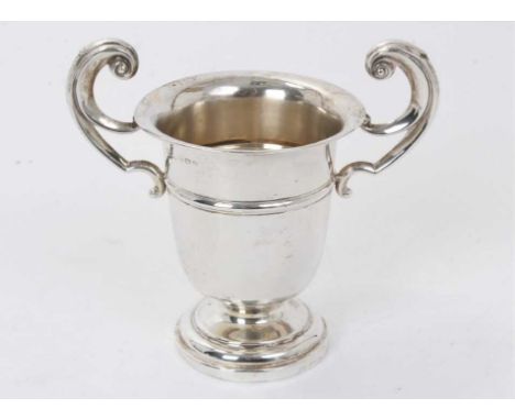 1920s silver two handled cup, with a flared rim and twin scroll handles, on a circular pedestal base (Birmingham 1926), Henry