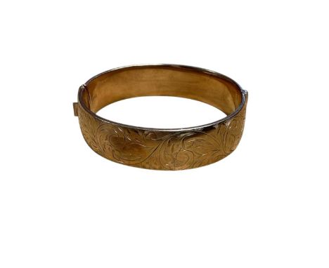 9ct gold hinged bangle with engraved decoration, 37.9g