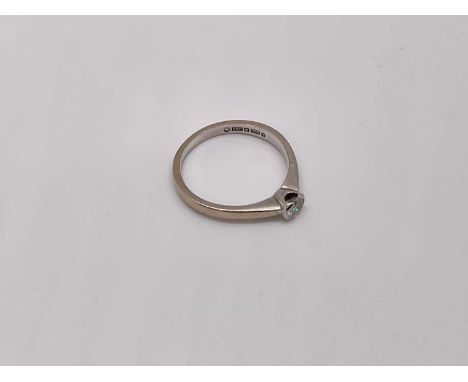 18ct white gold single stone diamond ringSize L 1/2 / M. Weighs 3.2g.