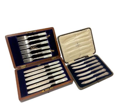 Set of six silver handled Kings pattern tea knives in a fitted case (Sheffield, various dates), together with a set of six si