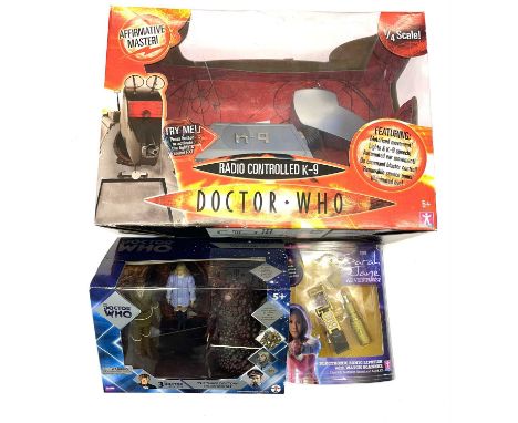 A mixed lot of Dr Who / Sarah Jane Adventures collectibles to include: - 2004 Dr Who boxed 1/4 scale, radio-controlled K-9 by