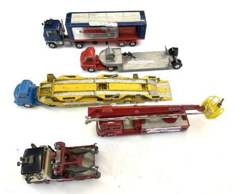 Mixed lot of Corgi Major commercial vehicles to include: - 1142 Holmes Wrecker - 1137 Ford Tilt Cab 'H Series' with detachabl