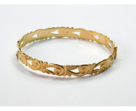 GOLD BANGLE. A 9ct. gold, leaf & scroll hinged bangle. Internal width, 5.9cm, closed. Approx. 13.7g. Condition Report: Very g