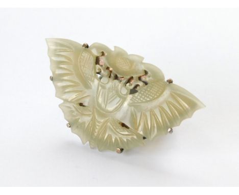 JADE. A carved jade & white metal dress clip. Max. width 5.3cm. Condition Report: Good.  Please note that all items in this a