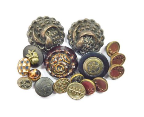 BUTTONS. Metal buttons, mostly two-part (15) & three other buttons. Condition Report: Fair to good. Please note that all item
