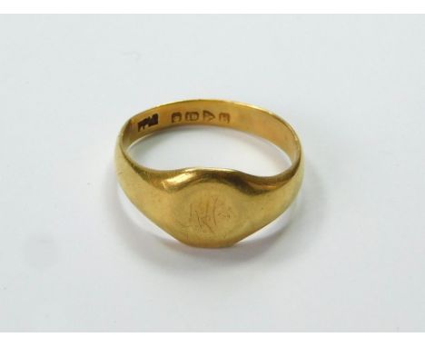 GOLD RING. A gentleman's 18ct. gold signet ring, the top with a slight depression. The inside engraved with the name, 'Claric