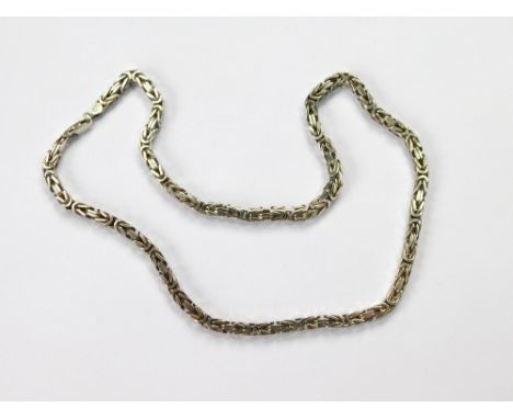 SILVER CHAIN. A modern silver, heavy chain. Length 45.5cm. Approx. 42.4g. Condition Report: Very good.  Please note that all 