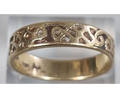 9ct gold Celtic design wedding band.  3.5g approx.  Size S1/2.   (B.P. 21% + VAT) 