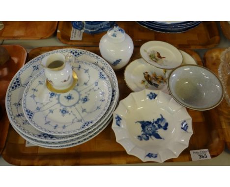 Tray of Royal Copenhagen china to include: blue lace pattern plates, crackle glazed rice bowl, bowl, ginger jar, miniature ew