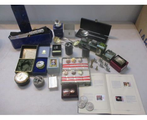 A miscellaneous lot to include a Halcyon Days enamel box depicting Lord Nelson, Royal Selangor cheese knife, Silver Jubilee s