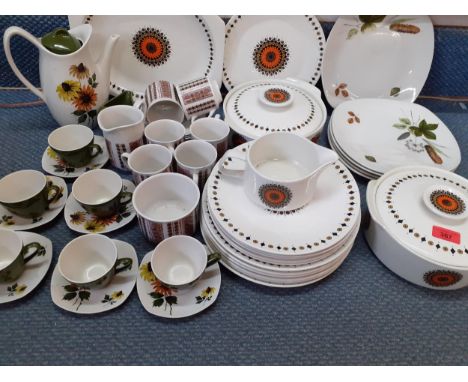 Mid 20th century tableware to include Midwinter Riverside dining plates (5), a Midwinter Stylecraft Daisy Time part coffee se